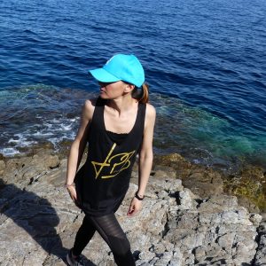 la casquette bleu turquoise